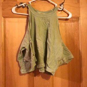 Open shoulder cropped tee